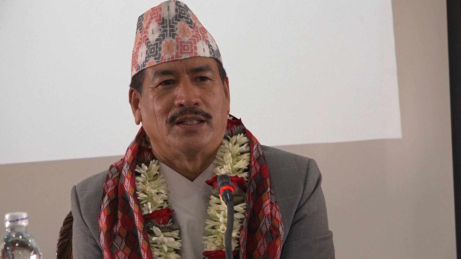 कर्मचारीको पदपूर्ति र बढुवा रोकियो, निजामती ऐन अध्यादेशमार्फत ल्याउनुपर्छ : मन्त्री श्रेष्ठ